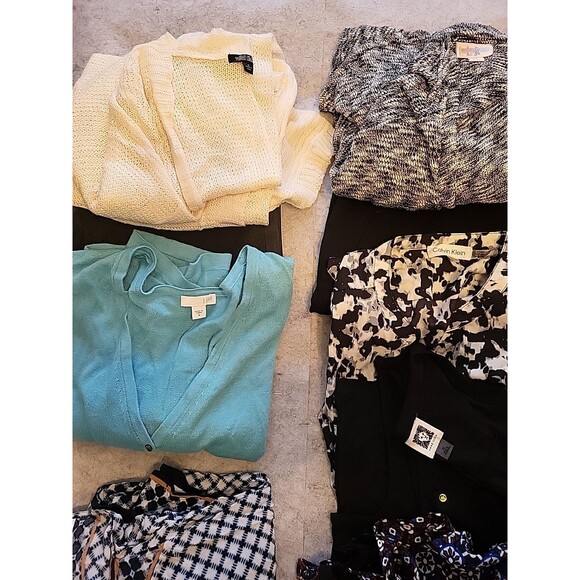 11 Women's Sz Med Clothing Items Mixed Styles & Brands For 1 Low Price *READ - Picture 1 of 16